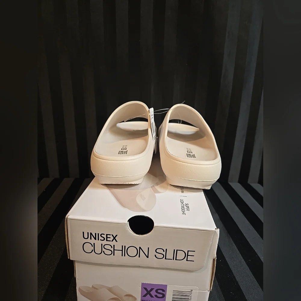 XS Or Large 32° Cool Cushion Slides White Easy Clean EVA Shower Shoes - Picture 6 of 11